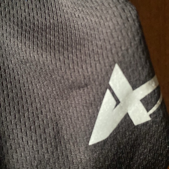 Athletech XL 14/16 shirt. Approximately 24 inches long - Picture 4 of 6